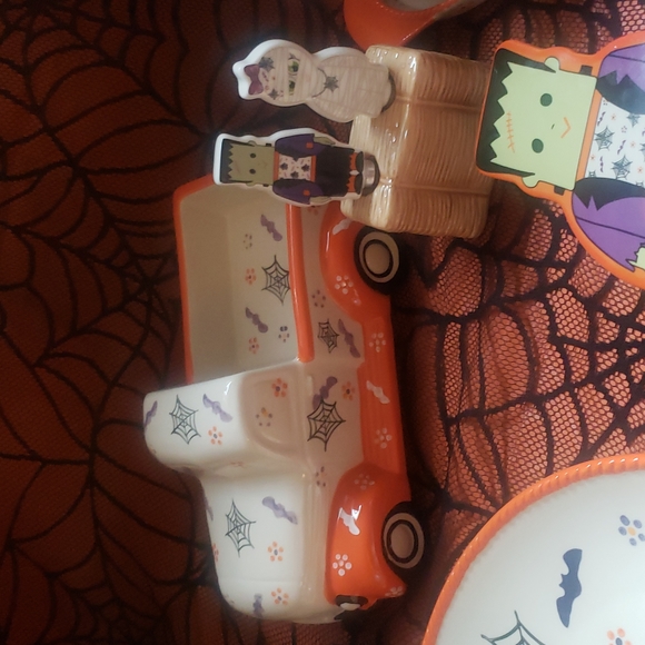 Collectible BOOFETTI Halloween Bakeware Sets! - Picture 3 of 10